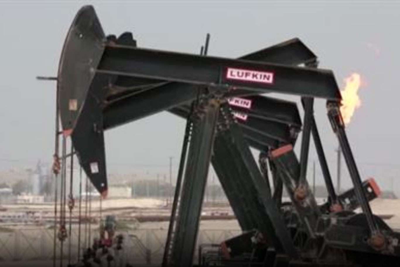 اقتصاديون يؤكدون أن ارتفاع أسعار النفط عالميا ينعش الاقتصاد العراقي